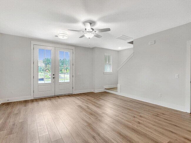 Building Photo - 260 Symphony Ave