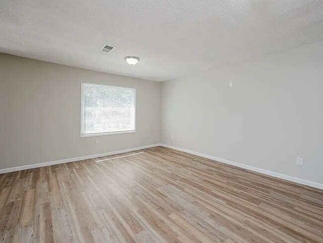 Building Photo - "Experience Spacious Living in Talladega: ...