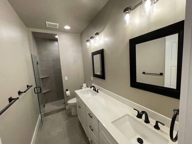Building Photo - 2689 Blackbird Dr