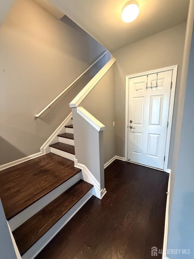 Building Photo - 1305 Hudson Cir