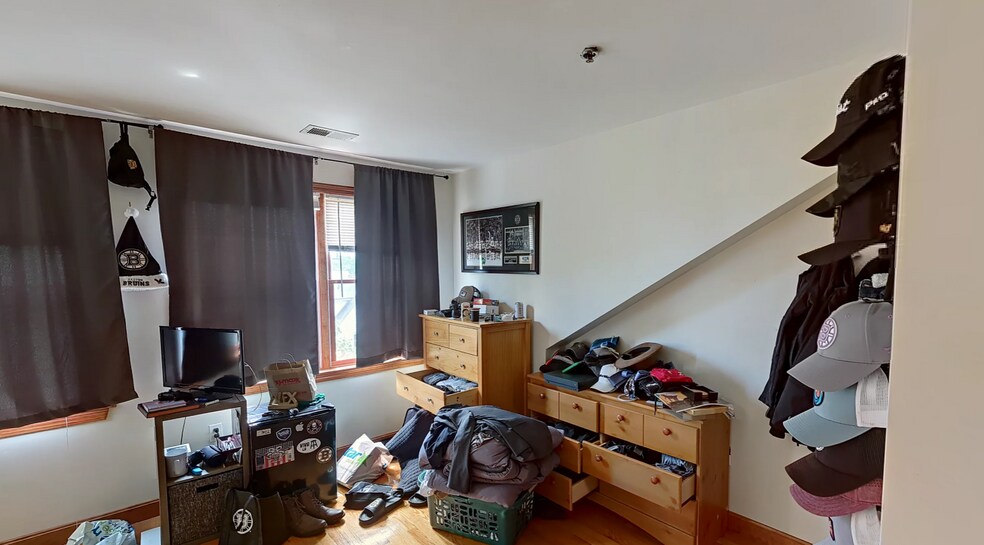 Building Photo - 112 Allston St