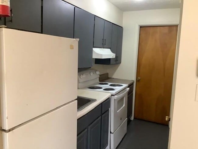 Building Photo - 13 Rainbow Forest Dr