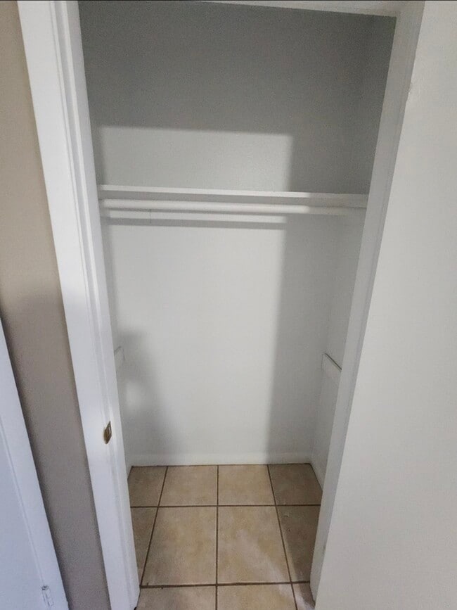 Building Photo - 3 bed 2 bath 2 story townhome, 1 carport