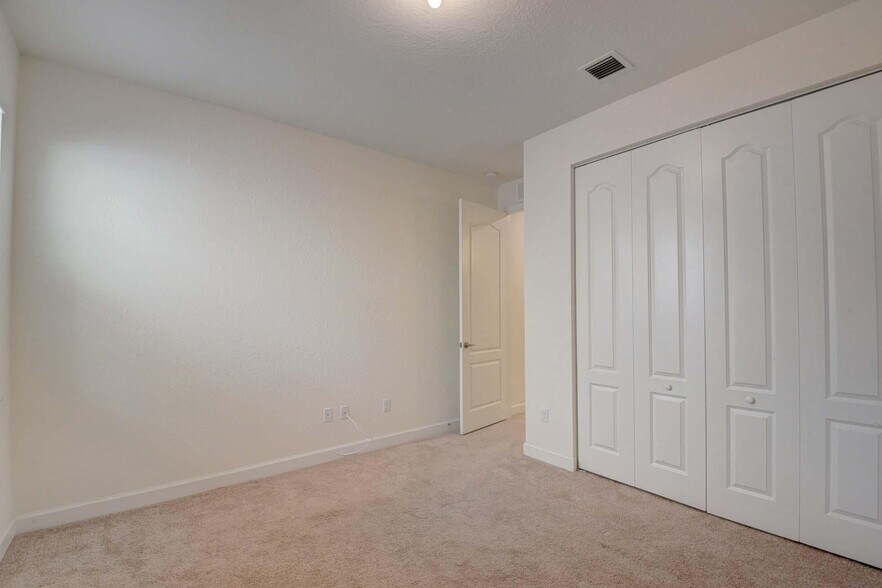 Building Photo - 8834 Willow Cove Ln