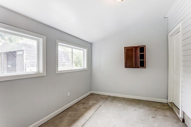 Building Photo - 3 Bed In Dayton- MOVE IN SPECIAL! Third Month Free!