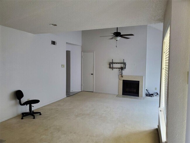 Building Photo - 12100 Overbrook Ln