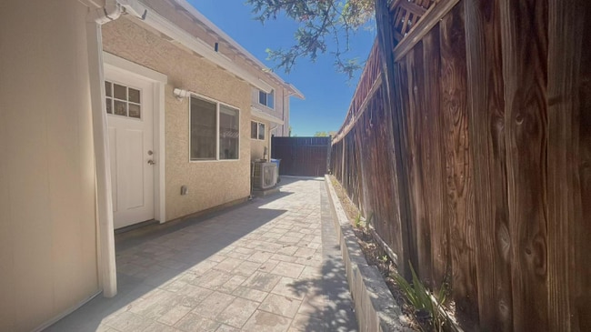 Building Photo - 1302 Grosventres Ct