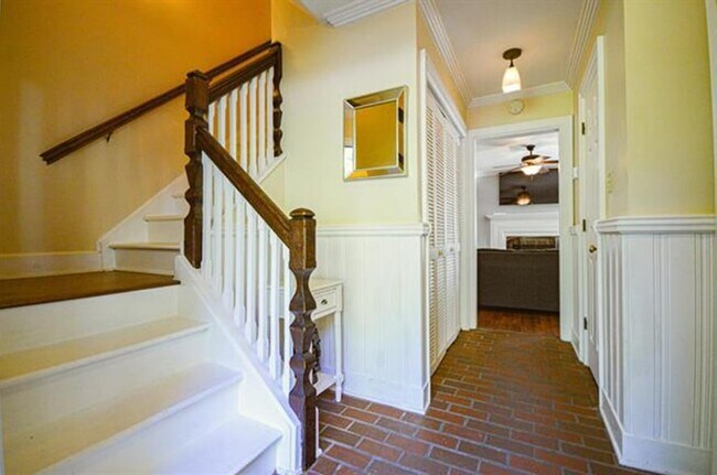 Building Photo - 980 Marys Dr