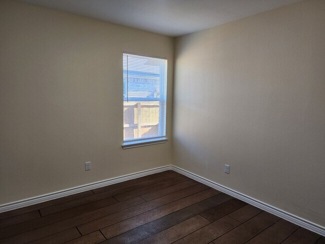 Building Photo - 546 Lost Trl