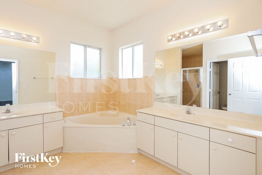 Building Photo - 15464 SW 18th Ln