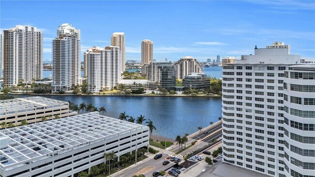 Primary Photo - 950 Brickell Bay Dr