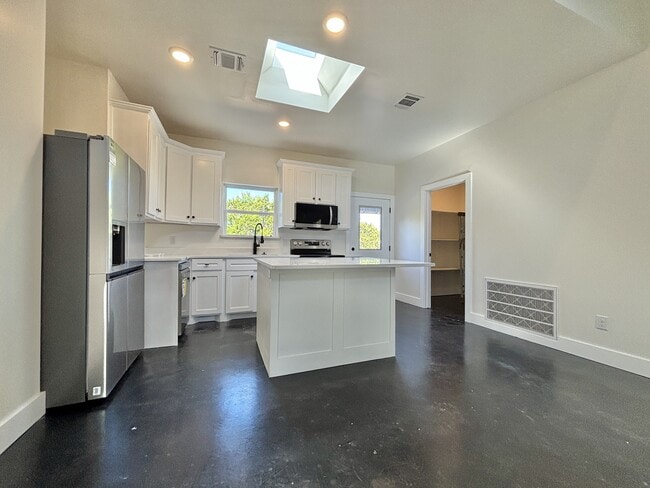 Building Photo - 329 Canyon Springs Dr