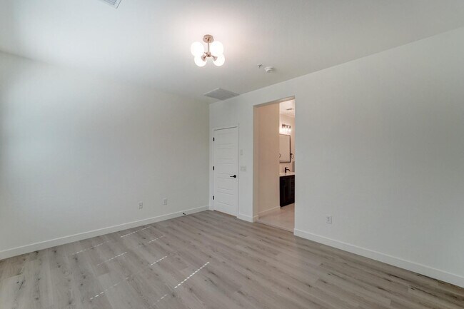 Building Photo - 5550 N 16th St