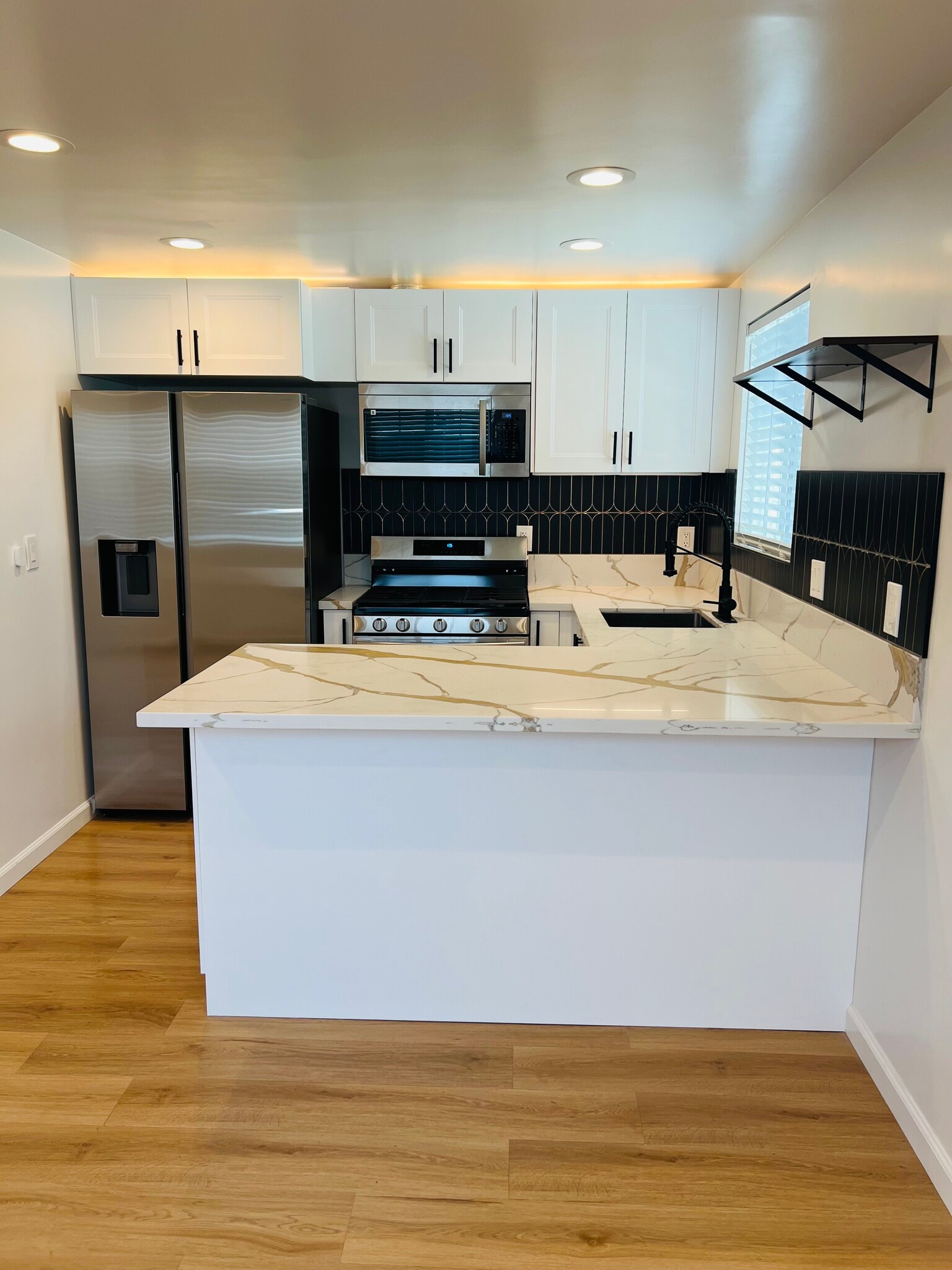 Kitchen - 1553 W 106th St