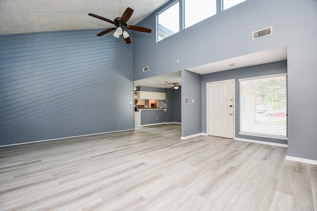 Building Photo - 12015 Osage Park Dr