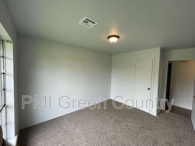 Building Photo - 9830 E 37th St
