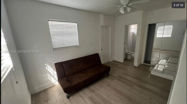 Building Photo - 2645 SW 33rd Ave