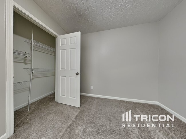 Building Photo - 4194 Riverbank Ct