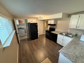 Building Photo - 825-11575S E Sunburn Ln