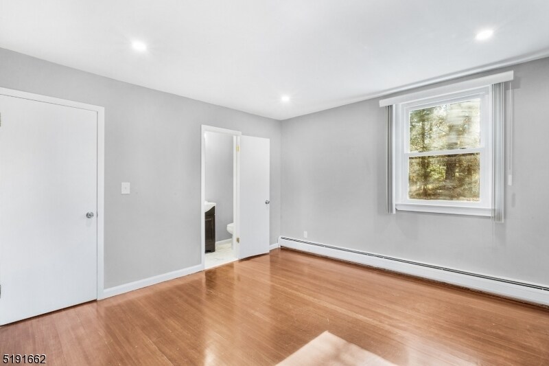 large bedrooms - 27 Hillcrest Rd