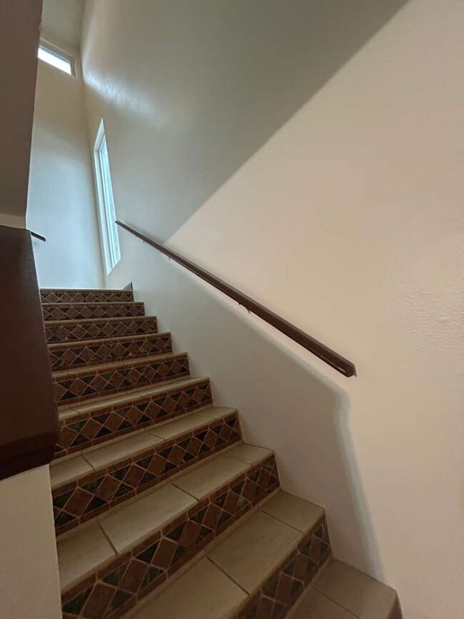 Downstairs Landing2 - 1328 9th St