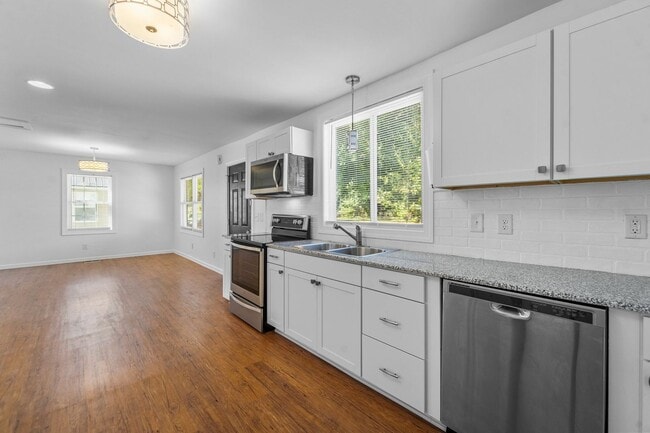 Building Photo - Updated 2 Bed 1 Bath in Coats - Pet Friendly!