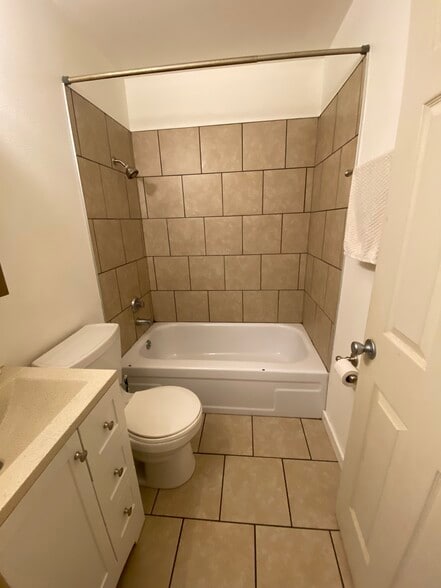 Building Photo - 200 SW Florence Ave