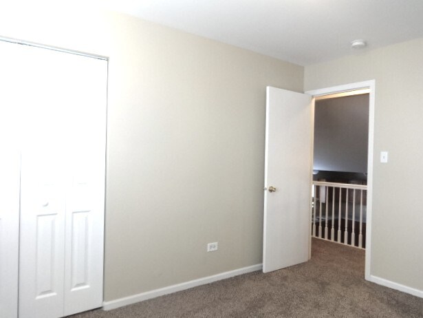 Building Photo - 816 Shorewood Dr