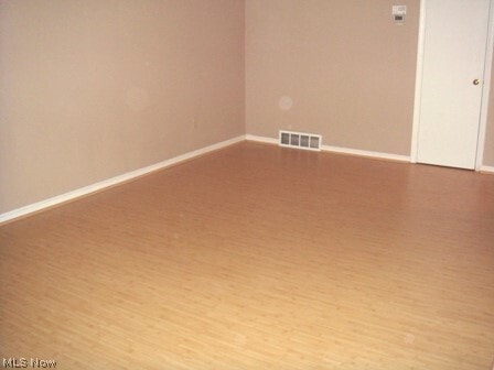 Building Photo - 13200 Fairhill Rd