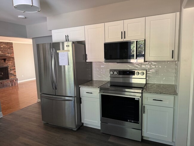 Building Photo - 3 Bedroom Ranch - Upper Arlington, OH