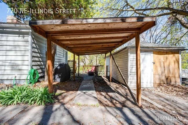 Building Photo - 720 NE Illinois St