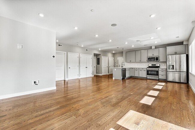 Building Photo - 10 Ruthven Park