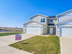 Building Photo - 3 Bedroom 2 Bathroom 2 Car garage in Desoto.