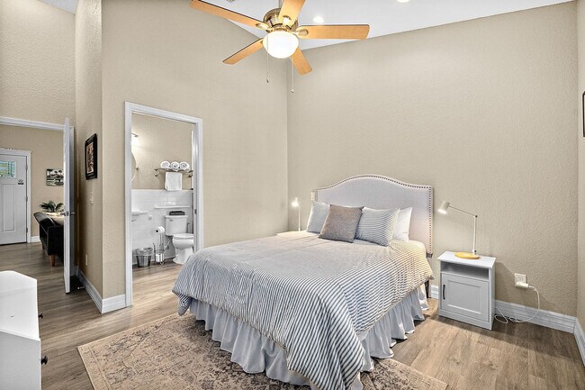 Building Photo - 104 Cedar St