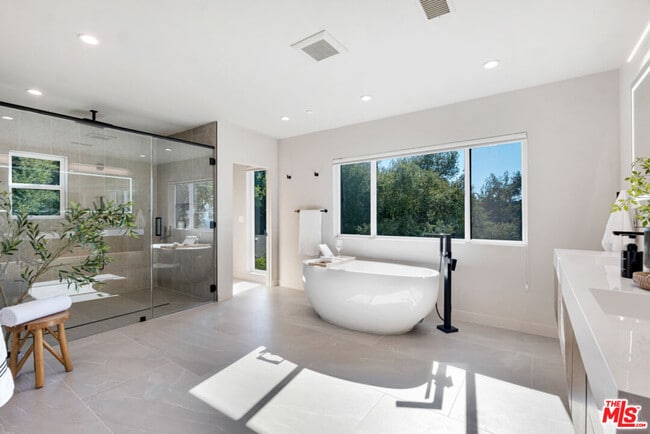 Building Photo - 7966 Mulholland Dr