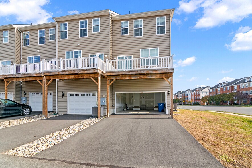 Building Photo - 23149 Dunlop Heights Ter