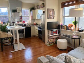 Building Photo - 1BR Gem in the Heart of Logan Circle and 14th St!