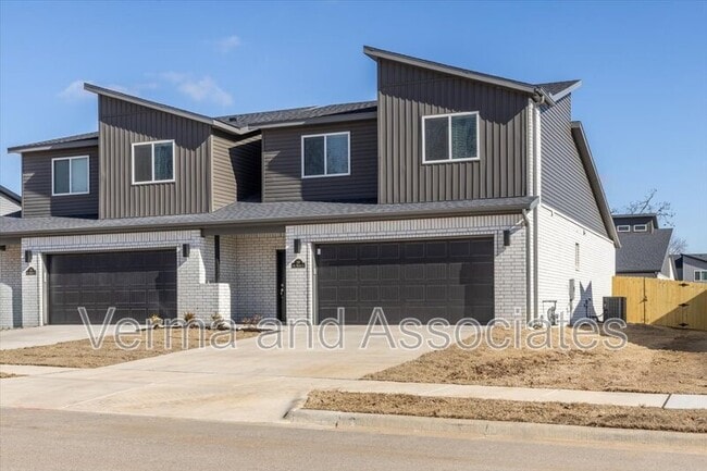 Building Photo - 717 Sun Meadow Dr