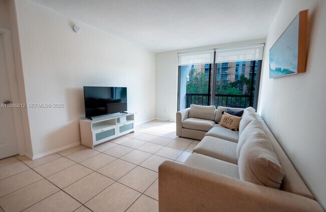 Building Photo - 2345 NE 135th St