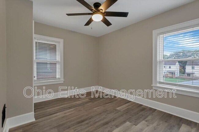 Building Photo - 618 Lilley Ave