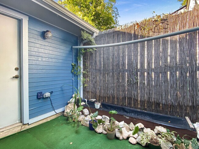 Building Photo - Beautifully Maintained 3 bedoom 2 bath Rental Home that Blends Comfort, Modern Convenience, and T...