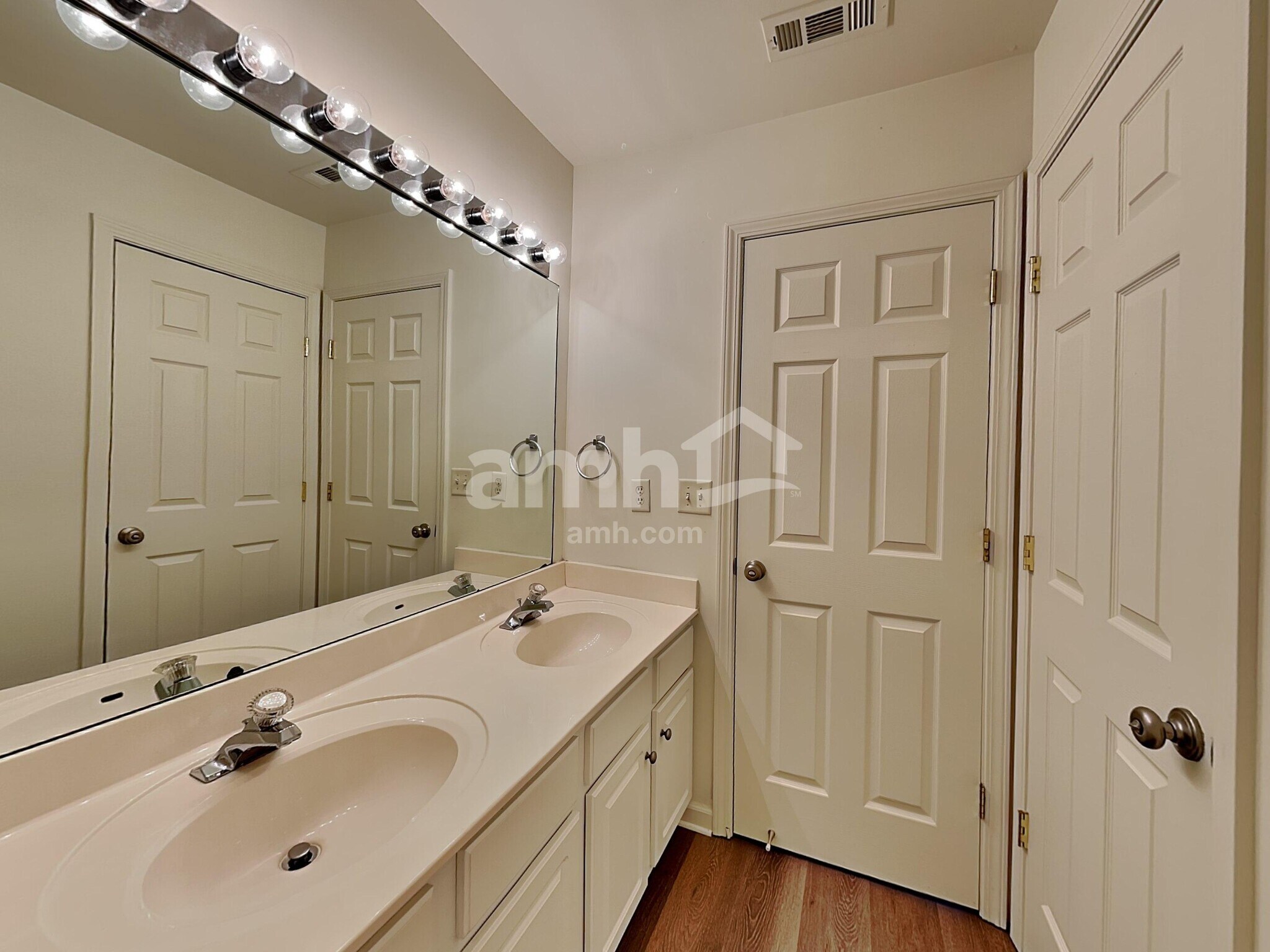 Building Photo - 405 Carphilly Ct