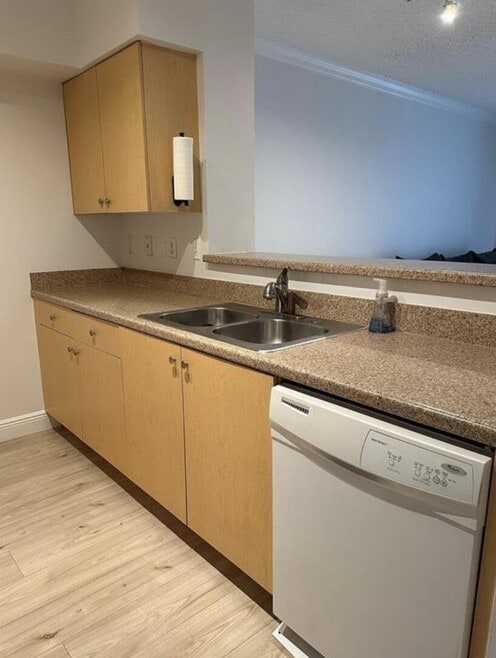 Building Photo - 616 Clearwater Park Rd