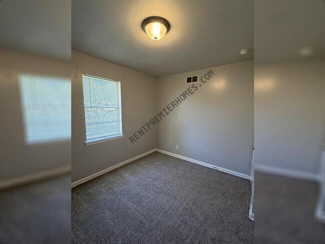 Building Photo - 7720 Bradley Dr