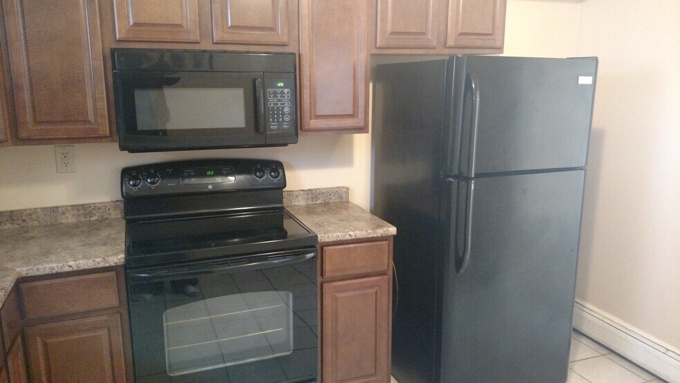 Kitchen - 512 Greenfield Ln