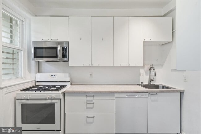 Building Photo - 2711 11th St NW