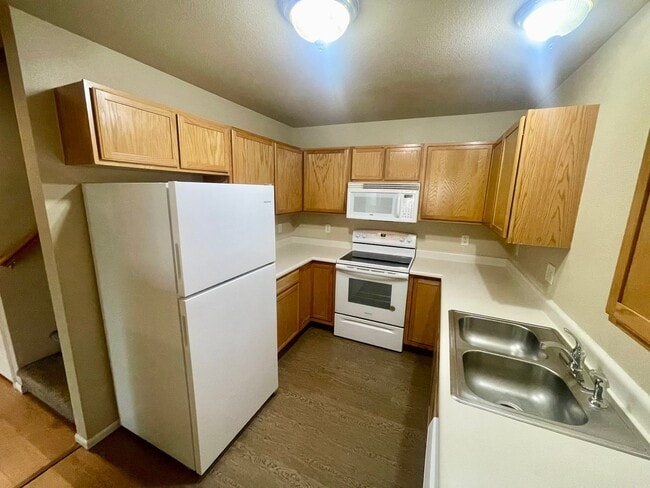 Building Photo - Amazing 3 bed, 3.5 bath Condo in Rigden Farm!