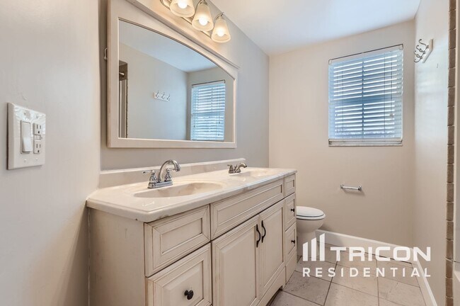 Building Photo - 12908 Mia Cir