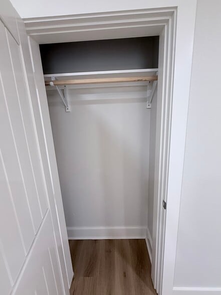 Building Photo - 414 12th St SE