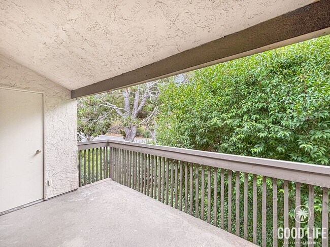 Building Photo - Beautiful 2BD/2BA Condo in La Jolla W/ Pri...